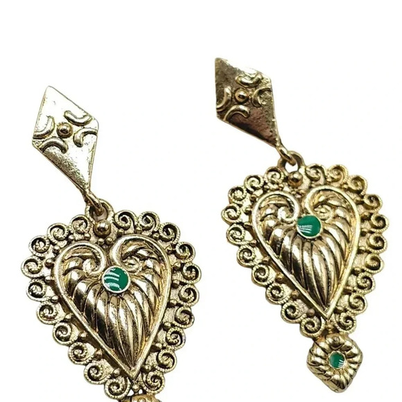 Green Enamel Heart Dangle Drop Earrings Post Back Closure Gold Tone Vintage - Picture 3 of 6